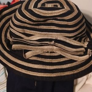 Beige and black hat that tightens